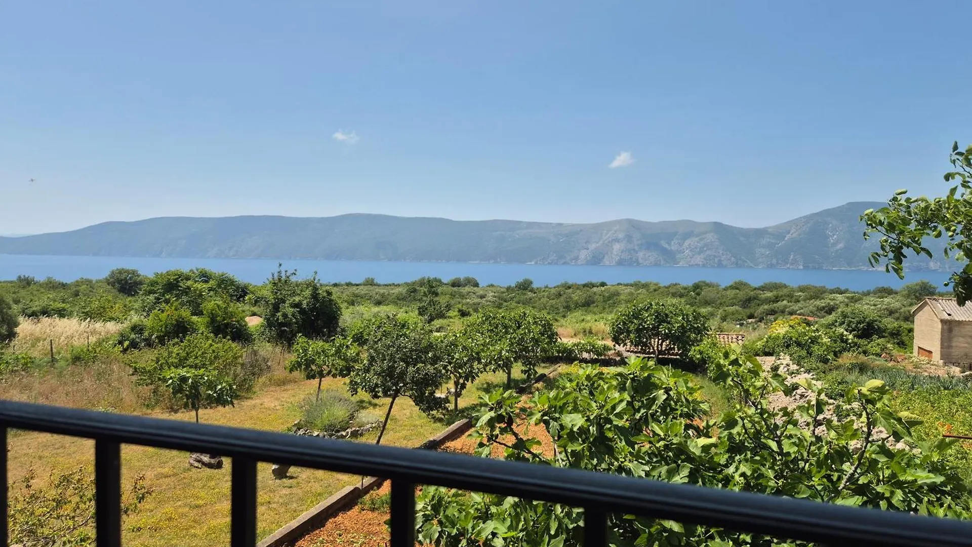 Cozy Cottage With Seaview And Parking Ideal For Small Family Brzac Holiday home